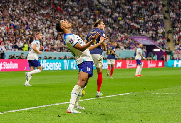 England v France 2022 FIFA World Cup, WM, Weltmeisterschaft, Fussball 10 12 2022. Quarter-finals Jude Bellingham (22) of England shows frustration during the 2022 FIFA World Cup quarter final match between England and France at Al Bayt Stadium, Al Khor, Qatar on 10 December 2022. Editorial use only , Copyright: xNigelxKeenex PSI-16540-0033