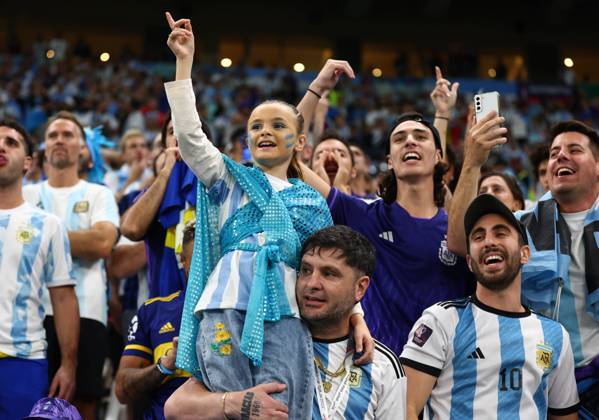 Doha, Qatar, 13th December 2022. Argentina fans during the FIFA World Cup, WM, Weltmeisterschaft, Fussball 2022 match at Lusail Stadium, Doha. Picture credit should read: David Klein Sportimage EDITORIAL USE ONLY. No use with unauthorised audio, video, data, fixture lists, club league logos or live services. Online in-match use limited to 120 images, no video emulation. No use in betting, games or single club league player publications. SPI-2097-0016