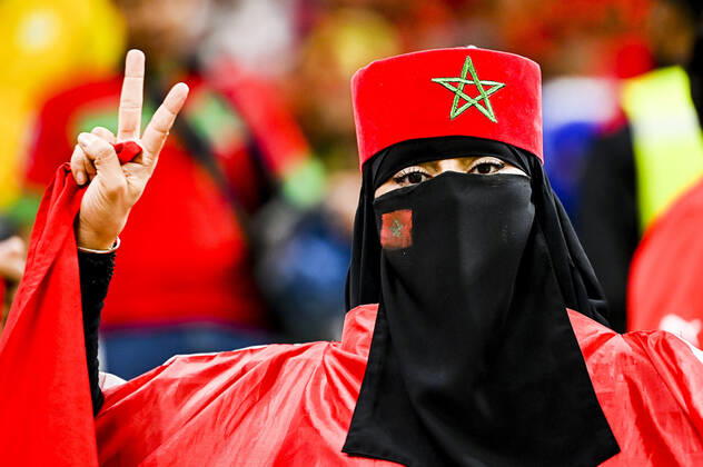 Supporters du Maroc - Ambiance femme portant le Hijab et un voile integral FOOTBALL : France vs Maroc - 1 2 finale - coupe du Monde Qatar 2022 - 14 12 2022 JBAutissier Panoramic