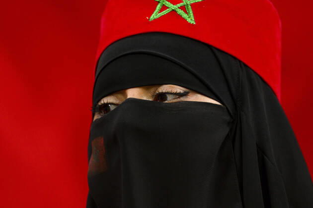 Supporters du Maroc - Ambiance femme portant le Hijab et un voile integral FOOTBALL : France vs Maroc - 1 2 finale - coupe du Monde Qatar 2022 - 14 12 2022 JBAutissier Panoramic