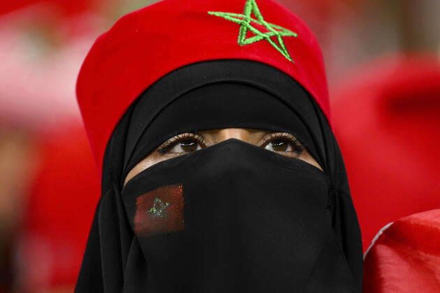 Supporters du Maroc - Ambiance femme portant le Hijab et un voile integral FOOTBALL : France vs Maroc - 1 2 finale - coupe du Monde Qatar 2022 - 14 12 2022 JBAutissier Panoramic