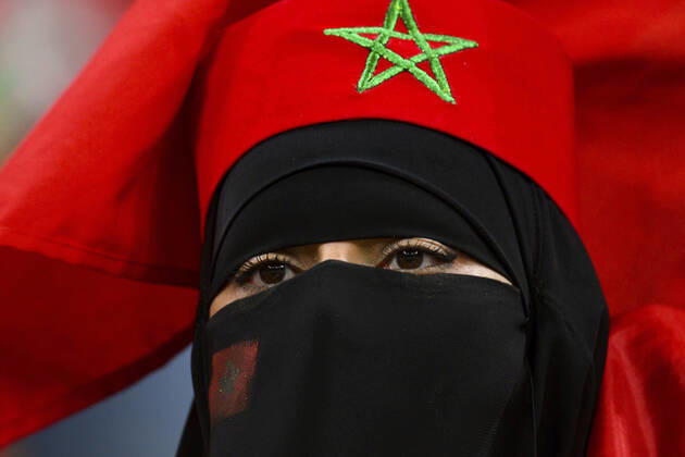Supporters du Maroc - Ambiance femme portant le Hijab et un voile integral FOOTBALL : France vs Maroc - 1 2 finale - coupe du Monde Qatar 2022 - 14 12 2022 JBAutissier Panoramic