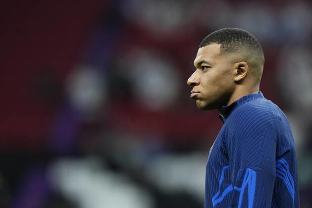 France v Morocco: Semi Final - FIFA World Cup, WM, Weltmeisterschaft, Fussball Qatar 2022 Kylian Mbappe centre-forward of France and Paris Saint-Germain during the warm-up before the FIFA World Cup Qatar 2022 semi final match between France and Morocco at Al Bayt Stadium on December 14, 2022 in Al Khor, Qatar. Al Khor Qatar  Copyright: xJosexBretonx originalFilename:breton-francevm221214_npAPf.jpg