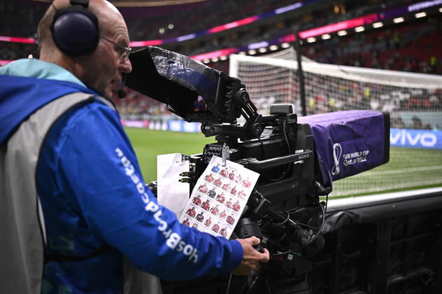 Foto Fabio Ferrari LaPresse 14 Dicembre 2022 Qatar - - Calcio - Mondiali 2022 Qatar - Francia vs Marocco - Semi Finale - Al-Bayt Stadium Nella foto: telecamera December 14, 2022 Qatar - Sport - Soccer - Qatar 2022- FIFA World Cup, WM, Weltmeisterschaft, Fussball - Francia vs Morocco - Group C - semi finals - Al-Bayt Stadium In the pic: cameraman  Copyright: xFabioxFerrari LaPressex