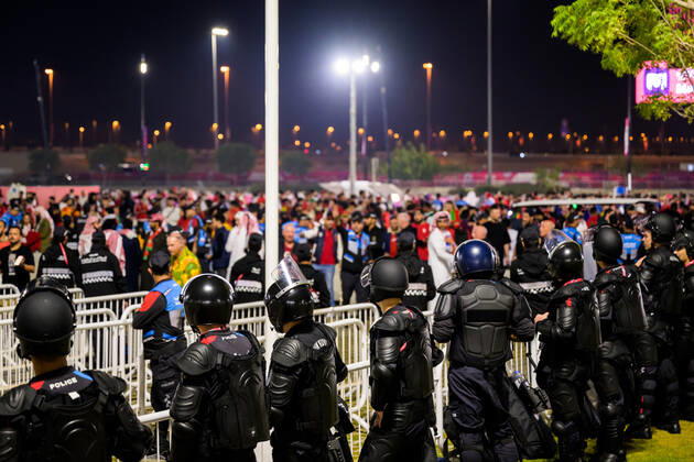 221214 police with riot gear outside of the stadium ahead of the FIFA World Cup, WM, Weltmeisterschaft, Fussball 2022 semifinal between France and Morocco on December 14, 2022 in Doha. Photo: Joel Marklund BILDBYRAN kod JM JM0412 bbeng fotboll football soccer fotball vm fotbolls-vm fotball-vm fotbolls-vm 2022 fifa world cup 2022 semifinal semi-final frankrike france marocko morocco security police Copyright: JOELxMARKLUND BB221214JM001