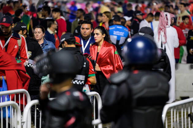 221214 Fans outside the arena ahead of the FIFA World Cup, WM, Weltmeisterschaft, Fussball 2022 semifinal between France and Morocco on December 14, 2022 in Doha. Photo: Joel Marklund BILDBYRAN kod JM JM0412 bbeng fotboll football soccer fotball vm fotbolls-vm fotball-vm fotbolls-vm 2022 fifa world cup 2022 semifinal semi-final frankrike france marocko morocco publik Copyright: JOELxMARKLUND BB221214JM005