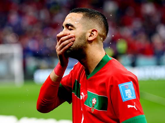Al Khor, Qatar, 14th December 2022. Hakim Ziyach of Morocco slashes water over his face during the FIFA World Cup, WM, Weltmeisterschaft, Fussball 2022 match at Al Bayt Stadium, Al Khor. Picture credit should read: David Klein Sportimage EDITORIAL USE ONLY. No use with unauthorised audio, video, data, fixture lists, club league logos or live services. Online in-match use limited to 120 images, no video emulation. No use in betting, games or single club league player publications. SPI-2098-0021