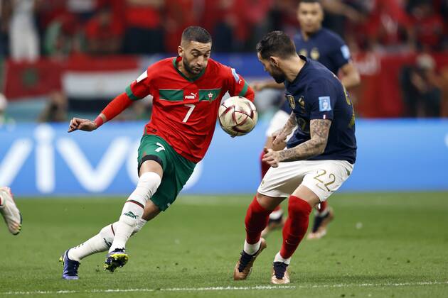 AL KHOR - (l-r) Hakim Ziyech of Morocco, Theo Hernandez of France during the FIFA World Cup, WM, Weltmeisterschaft, Fussball Qatar 2022 Semifinal match between France and Morocco at Al Bayt Stadium on December 14, 2022 in Al Khor, Qatar. AP Dutch Height MAURICE OF STONE FIFA World Cup Qatar 2022 2022 xVIxANPxSportx xMauricexvanxSteenxWKxIVx