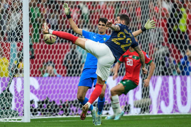 221214 Theo Hernandez of France scores 1-0 behind goalkeeper Yassine Bounou of Morocco during the FIFA World Cup, WM, Weltmeisterschaft, Fussball 2022 semifinal between France and Morocco on December 14, 2022 in Doha. Photo: Joel Marklund BILDBYRAN kod JM JM0412 bbeng fotboll football soccer fotball vm fotbolls-vm fotball-vm fotbolls-vm 2022 fifa world cup 2022 semifinal semi-final frankrike france marocko morocco Copyright: JOELxMARKLUND BB221214JM029