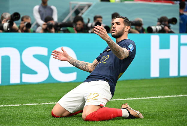 Fussball, Herren, Saison 2022 23, WM in Katar, Halblfinale, Frankreich - Marokko im Al-Bayt Stadium in Al-Khor, Theo Hernandez (Frankreich), Jubel nach Tor zum 1:0, 14.12. 2022, Copyright: xMatthiasxKochx