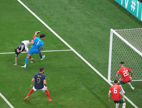 QAT, WM FIFA 2022, Halbfinale, Frankreich vs Marokko 14.12.2022, Al Bayt Stadium, Doha, QAT, WM FIFA 2022, Halbfinale, Frankreich vs Marokko, im Bild France s defender Theo Hernandez erzielt das Tor zum 1:0.