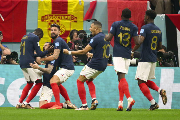 joie des joueurs de l equipe de France apres le but de HERNANDEZ Theo (FRA) FOOTBALL : France vs Maroc - 1 2 finale - coupe du Monde Qatar 2022 - 14 12 2022 JBAutissier Panoramic 
