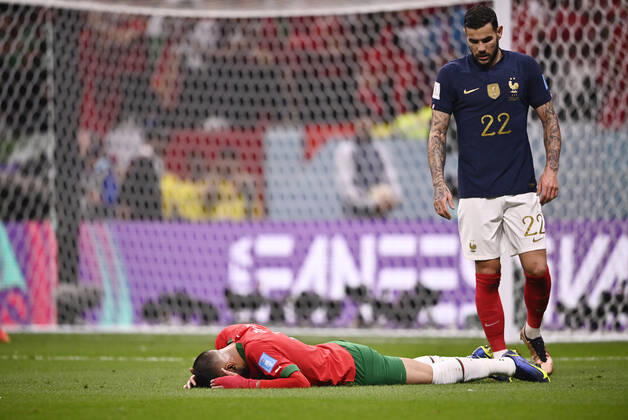 Foto Fabio Ferrari LaPresse 14 Dicembre 2022 Qatar - - Calcio - Mondiali 2022 Qatar - Francia vs Marocco - Semi Finale - Al-Bayt Stadium Nella foto: Ziyech Hakim (Morocco) - Th& xe9;o Hernandez (FRA) December 14, 2022 Qatar - Sport - Soccer - Qatar 2022- FIFA World Cup, WM, Weltmeisterschaft, Fussball - Francia vs Marocco - Group C - semi finals - Al-Bayt Stadium In the pic: Ziyech Hakim (Morocco) - Th& xe9;o Hernandez (FRA)  Copyright: xFabioxFerrari LaPressex