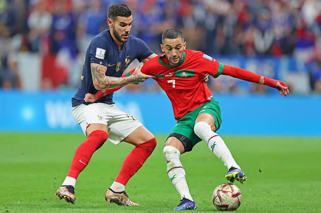 Theo Hernandez of France disputes the bid with Hakim Ziyech of Morocco, during the match between France and Morocco, for the semifinal of the FIFA World Cup, WM, Weltmeisterschaft, Fussball Qatar 2022, Al Bayt Stadium, this Wednesday, 14. Photo: Heuler Andrey DiaEsportivo 30761 (Heuler Andrey SPP) Copyright: xHeulerxAndreyx xSPPx spp-en-HeAn-HADE7484