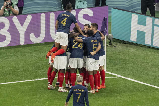 França x Marrocos AL-KHOR, AK - 14.12.2022: FRANÇA X MARROCOS - Theo Hernandez of France celebrates after scoring a goal (1-0) during the match between France and Morocco, valid for the World Cup semifinal, held at Al Bayt Stadium, Qatar. (Photo: Richard Callis Fotoarena) x2310924x  RichardxCallis