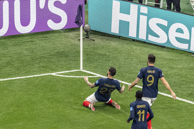 França x Marrocos AL-KHOR, AK - 14.12.2022: FRANÇA X MARROCOS - Theo Hernandez of France celebrates after scoring a goal (1-0) during the match between France and Morocco, valid for the World Cup semifinal, held at Al Bayt Stadium, Qatar. (Photo: Richard Callis Fotoarena) x2310938x  RichardxCallis