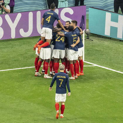 França x Marrocos AL-KHOR, AK - 14.12.2022: FRANÇA X MARROCOS - Theo Hernandez of France celebrates after scoring a goal (1-0) during the match between France and Morocco, valid for the World Cup semifinal, held at Al Bayt Stadium, Qatar. (Photo: Richard Callis Fotoarena) x2310939x  RichardxCallis