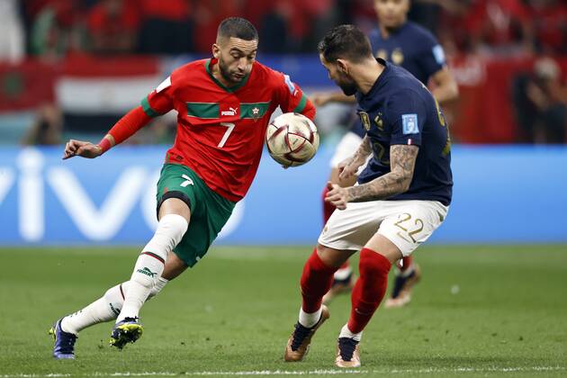 AL KHOR - (l-r) Hakim Ziyech of Morocco, Theo Hernandez of France during the FIFA World Cup, WM, Weltmeisterschaft, Fussball Qatar 2022 Semifinal match between France and Morocco at Al Bayt Stadium on December 14, 2022 in Al Khor, Qatar. AP Dutch Height MAURICE OF STONE FIFA World Cup Qatar 2022 2022 xVIxANPxSportx xMauricexvanxSteenxWKxIVx