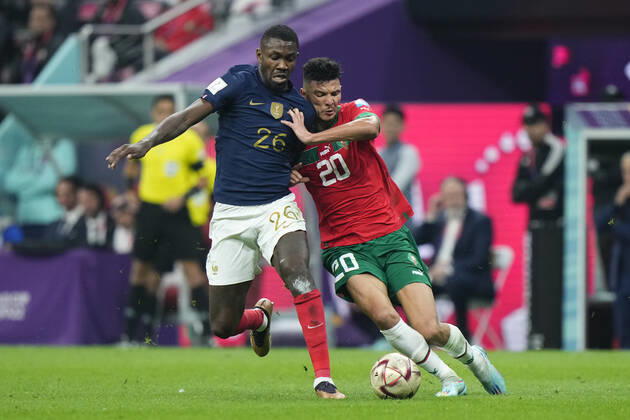 France v Morocco: Semi Final - FIFA World Cup, WM, Weltmeisterschaft, Fussball Qatar 2022 Benjamin Pavard right-back of France and Bayern Munich 6 and Achraf Dari centre-back of Morocco and Stade Brestois compete for the ball during the FIFA World Cup Qatar 2022 semi final match between France and Morocco at Al Bayt Stadium on December 14, 2022 in Al Khor, Qatar. Al Khor Qatar Copyright: xJosexBretonx originalFilename:breton-francevm221214_npa6h
