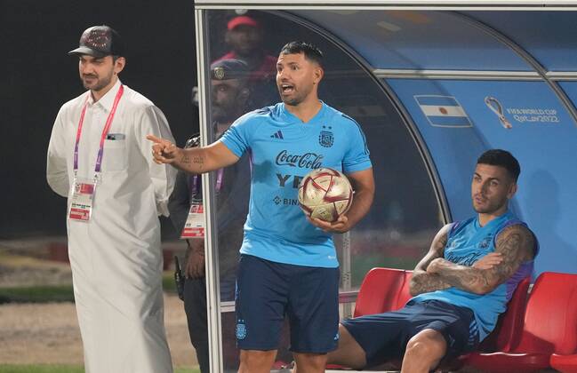 Mandatory Credit: Photo by Dave Shopland Shutterstock (13667310u) Argentinian Sergio Aguero watches squad players training Argentina Training, FIFA World Cup, WM, Weltmeisterschaft, Fussball 2022, Football, Qatar University Training Site, Doha, Qatar - 15 Dec 2022 Editorial Use Only Argentina Training, FIFA World Cup 2022, Football, Qatar University Training Site, Doha, Qatar - 15 Dec 2022 Editorial Use Only Copyright: xDavexShopland Shutterstockx 13667310u