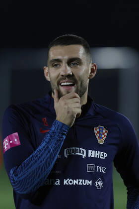 Croatia s midfielder Mateo Kovacic participates in his national team, Nationalteam s training session in Doha, Qatar, 15 December 2022. Croatia is to face Morocco in a FIFA World Cup, WM, Weltmeisterschaft, Fussball Qatar 2022 match for the third and fourth place on 17 December. Croatia s training session !ACHTUNG: NUR REDAKTIONELLE NUTZUNG!  Copyright: xALBERTOxESTEVEZx EVE2274 20221215-606b8b0c1c82e1634ccb0738fbdb09330cb2262f