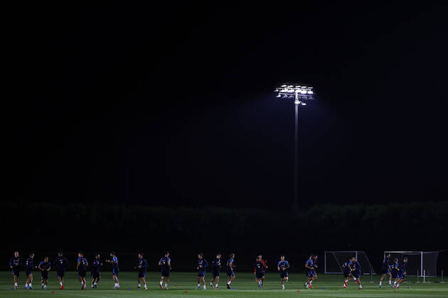 Croatia s players participate in their national team, Nationalteam s training session in Doha, Qatar, 15 December 2022. Croatia is to face Morocco in a FIFA World Cup, WM, Weltmeisterschaft, Fussball Qatar 2022 match for the third and fourth place on 17 December. Croatia s training session !ACHTUNG: NUR REDAKTIONELLE NUTZUNG!  Copyright: xALBERTOxESTEVEZx EVE2277 20221215-96991ed8cfab29469c3016c6dda33a3ad0525389