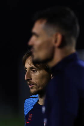 Croatia s players Luca Modric (L) and Dejan Lovren participate in their national team, Nationalteam s training session in Doha, Qatar, 15 December 2022. Croatia is to face Morocco in a FIFA World Cup, WM, Weltmeisterschaft, Fussball Qatar 2022 match for the third and fourth place on 17 December. Croatia s training session !ACHTUNG: NUR REDAKTIONELLE NUTZUNG!  Copyright: xALBERTOxESTEVEZx EVE2273 20221215-45857bbbd62d416f5c0ecb1daeaedce8686188c9