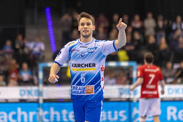 Daniel Fernandez (TVB Stuttgart, 06) jubelt freut sich, positive Emotionen GER, TVB Stuttgart vs. HSV Hamburg, Handball, Liqui Moly HBL, Handball Bundesliga, 15. Spieltag, Spielzeit 2022 2023, 15.12.2022 GER, TVB Stuttgart vs. HSV Hamburg, Handball, Liqui Moly HBL, Handball Bundesliga, 15. Spieltag, Spielzeit 2022 2023, 15.12.2022 Stuttgart Copyright: xEibnerxPressefotox xOliverxSchmix EP_OST