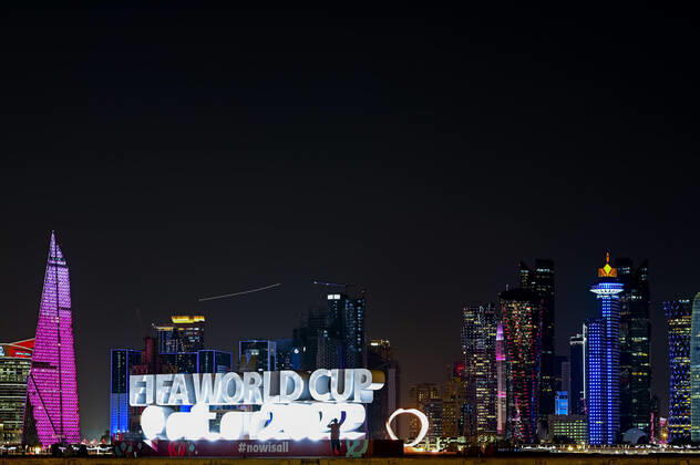 Ambiance dans la Fan Zone de La Corniche devant la Skyline de DOHA FOOTBALL : Fan Zone La Corniche - coupe du Monde Qatar 2022 - 15 12 2022 JBAutissier Panoramic