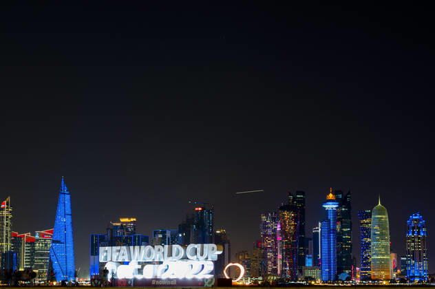 Ambiance dans la Fan Zone de La Corniche devant la Skyline de DOHA FOOTBALL : Fan Zone La Corniche - coupe du Monde Qatar 2022 - 15 12 2022 JBAutissier Panoramic
