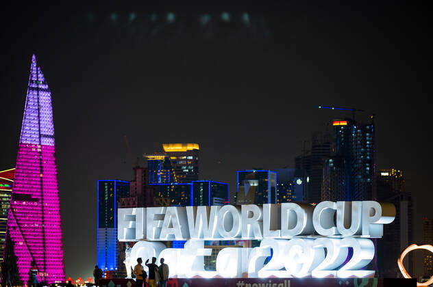 Ambiance dans la Fan Zone de La Corniche devant la Skyline de DOHA FOOTBALL : Fan Zone La Corniche - coupe du Monde Qatar 2022 - 15 12 2022 JBAutissier Panoramic