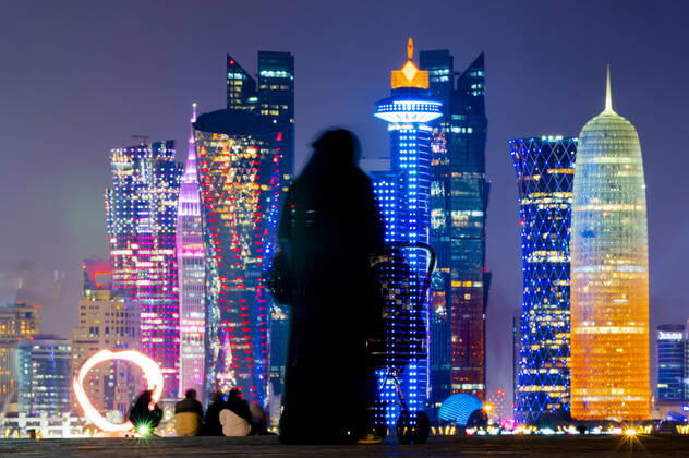 Sport Bilder des Tages Ambiance dans la Fan Zone de La Corniche devant la Skyline de DOHA FOOTBALL : Fan Zone La Corniche - coupe du Monde Qatar 2022 - 15 12 2022 JBAutissier Panoramic 