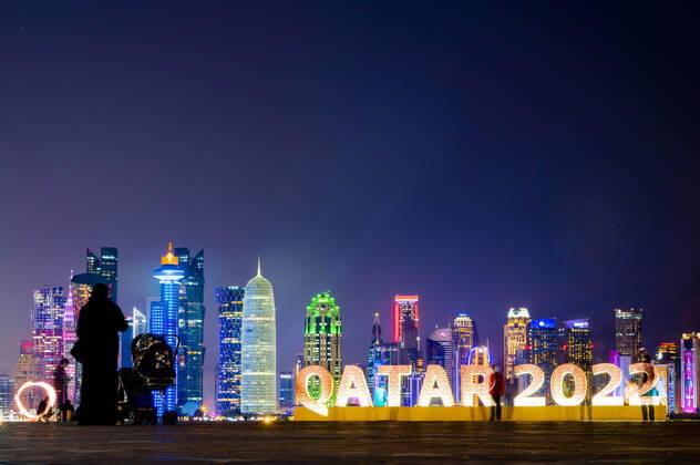 Ambiance dans la Fan Zone de La Corniche devant la Skyline de DOHA FOOTBALL : Fan Zone La Corniche - coupe du Monde Qatar 2022 - 15 12 2022 JBAutissier Panoramic