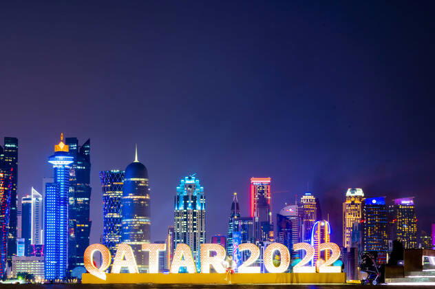 Ambiance dans la Fan Zone de La Corniche devant la Skyline de DOHA FOOTBALL : Fan Zone La Corniche - coupe du Monde Qatar 2022 - 15 12 2022 JBAutissier Panoramic