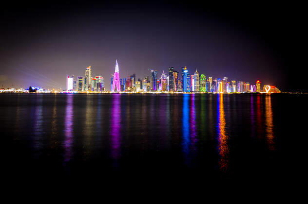 Ambiance dans la Fan Zone de La Corniche devant la Skyline de DOHA FOOTBALL : Fan Zone La Corniche - coupe du Monde Qatar 2022 - 15 12 2022 JBAutissier Panoramic
