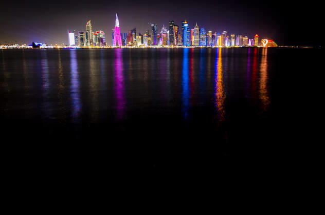 Ambiance dans la Fan Zone de La Corniche devant la Skyline de DOHA FOOTBALL : Fan Zone La Corniche - coupe du Monde Qatar 2022 - 15 12 2022 JBAutissier Panoramic
