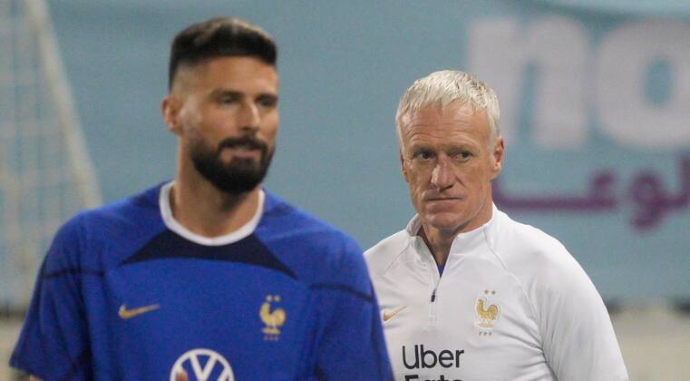 Mandatory Credit: Photo by Dave Shopland Shutterstock (13670207ak) Manager Didier Deschamps of France with Olivier Giroud France Training & press conference, PK, Pressekonferenz FIFA World Cup, WM, Weltmeisterschaft, Fussball 2022, Football, Al Sadd SC Stadium, Al Rayyan, Qatar - 16 Dec 2022 Editorial Use Only France Training & Press Conference, FIFA World Cup 2022, Football, Al Sadd SC Stadium, Al Rayyan, Qatar - 16 Dec 2022 Editorial Use Only Copyright: xDavexShopland Shutterstockx 13670207ak