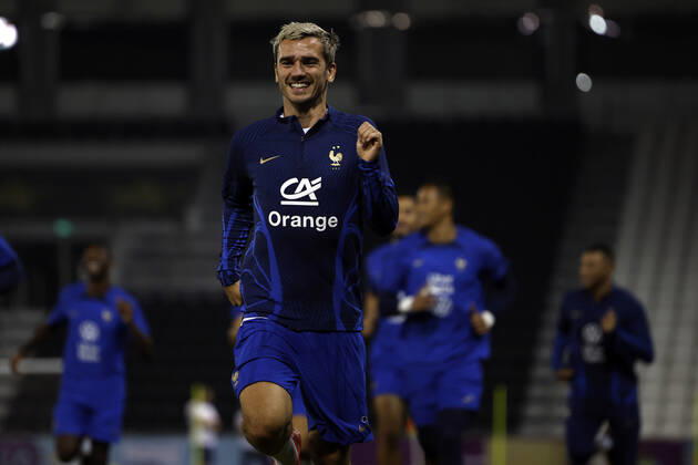 France s soccer player Antoine Griezmann participates in his national team, Nationalteam s training session in Doha, Qatar, 16 December 2022. France is to face Argentina on 18 December in the final match of FIFA World Cup, WM, Weltmeisterschaft, Fussball Qatar 2022. Francia s training session !ACHTUNG: NUR REDAKTIONELLE NUTZUNG!  Copyright: xAlbertoxEstevezx EVE2320 20221216-c0f2d2a4de14cd443e6218808daa9685f4e816fa