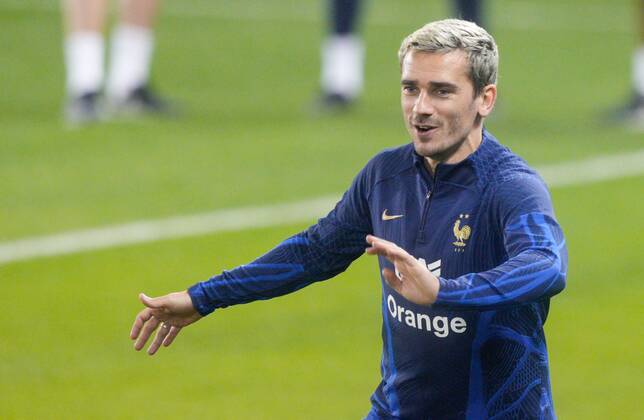 Mandatory Credit: Photo by Dave Shopland Shutterstock (13670207av) Antoine Griezmann of France France Training & press conference, PK, Pressekonferenz FIFA World Cup, WM, Weltmeisterschaft, Fussball 2022, Football, Al Sadd SC Stadium, Al Rayyan, Qatar - 16 Dec 2022 Editorial Use Only France Training & Press Conference, FIFA World Cup 2022, Football, Al Sadd SC Stadium, Al Rayyan, Qatar - 16 Dec 2022 Editorial Use Only Copyright: xDavexShopland Shutterstockx 13670207av