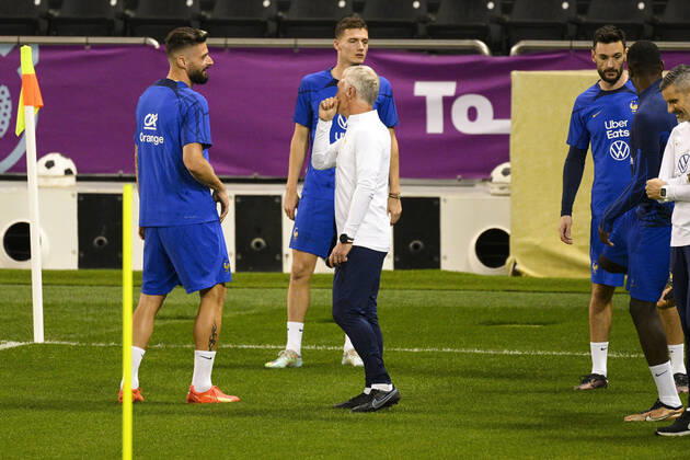 Didier Deschamps entraineur Selectionneur France GIROUD Olivier (FRA) FOOTBALL : Entrainement de l Equipe de France - coupe du Monde Qatar 2022 - 16 12 2022 JBAutissier Panoramic 