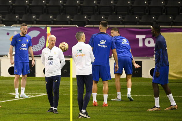 Didier Deschamps entraineur Selectionneur France FOOTBALL : Entrainement de l Equipe de France - coupe du Monde Qatar 2022 - 16 12 2022 JBAutissier Panoramic 