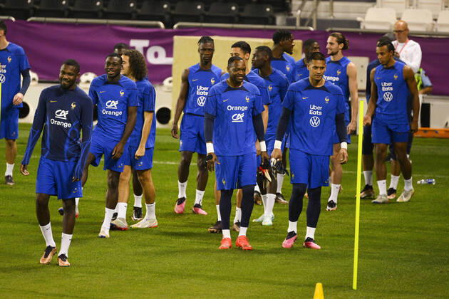 MANDANDA Steve (FRA) AREOLA Alphonse (FRA) FOOTBALL : Entrainement de l Equipe de France - coupe du Monde Qatar 2022 - 16 12 2022 JBAutissier Panoramic 