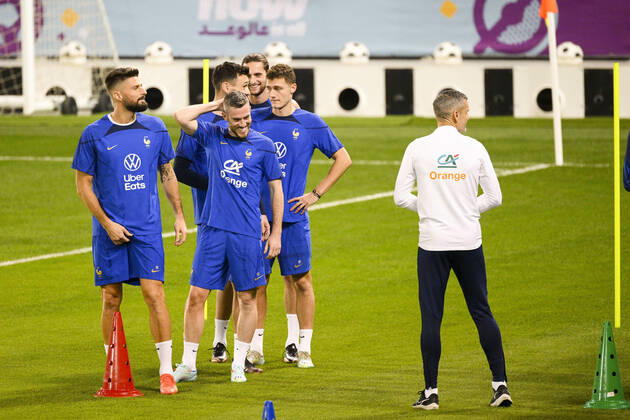 GIROUD Olivier (FRA) VERETOUT Jordan (FRA) FOOTBALL : Entrainement de l Equipe de France - coupe du Monde Qatar 2022 - 16 12 2022 JBAutissier Panoramic 