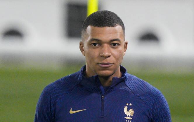 Mandatory Credit: Photo by Dave Shopland Shutterstock (13670207bd) Kylian Mbappe of France France Training & press conference, PK, Pressekonferenz FIFA World Cup, WM, Weltmeisterschaft, Fussball 2022, Football, Al Sadd SC Stadium, Al Rayyan, Qatar - 16 Dec 2022 Editorial Use Only France Training & Press Conference, FIFA World Cup 2022, Football, Al Sadd SC Stadium, Al Rayyan, Qatar - 16 Dec 2022 Editorial Use Only Copyright: xDavexShopland Shutterstockx 13670207bd