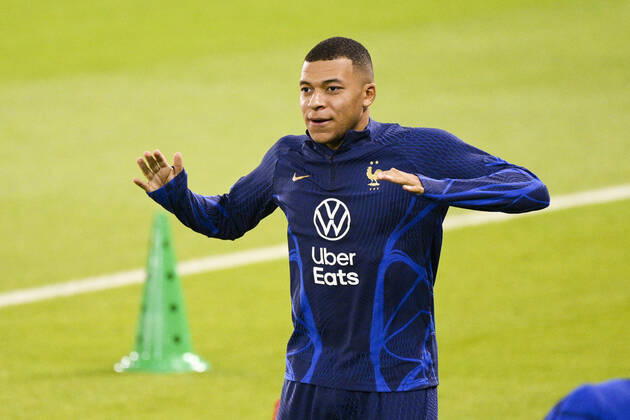 MBAPPE Kylian (FRA) FOOTBALL : Entrainement de l Equipe de France - coupe du Monde Qatar 2022 - 16 12 2022 JBAutissier Panoramic