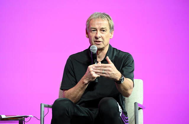 Sport Bilder des Tages Fussball, Herren, Saison 2022 23, WM in Katar, Doha, Pressekonferenz der Technical Study Group der FIFA im Medienzentrum im Qatar National Convention Centre (QNCC), im Bild: Jürgen Klinsmann (FIFA Technical Study Group), 17.12. 2022, Copyright: xMatthiasxKochx
