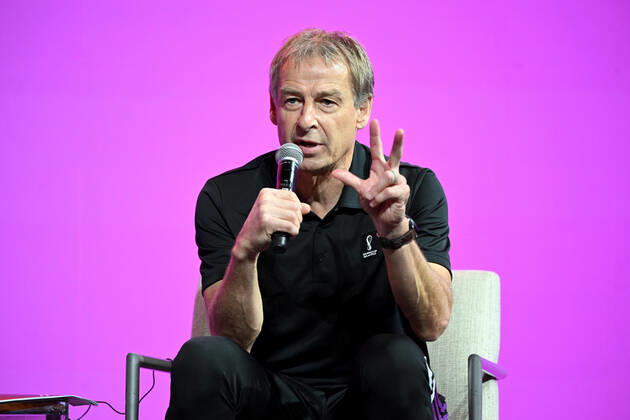 Fussball, Herren, Saison 2022 23, WM in Katar, Doha, Pressekonferenz der Technical Study Group der FIFA im Medienzentrum im Qatar National Convention Centre (QNCC), im Bild: Jürgen Klinsmann (FIFA Technical Study Group), 17.12. 2022, Copyright: xMatthiasxKochx