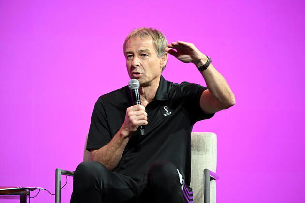 Fussball, Herren, Saison 2022 23, WM in Katar, Doha, Pressekonferenz der Technical Study Group der FIFA im Medienzentrum im Qatar National Convention Centre (QNCC), im Bild: Jürgen Klinsmann (FIFA Technical Study Group), 17.12. 2022, Copyright: xMatthiasxKochx