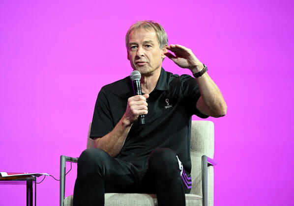 Fussball, Herren, Saison 2022 23, WM in Katar, Doha, Pressekonferenz der Technical Study Group der FIFA im Medienzentrum im Qatar National Convention Centre (QNCC), im Bild: Jürgen Klinsmann (FIFA Technical Study Group), 17.12. 2022, Copyright: xMatthiasxKochx