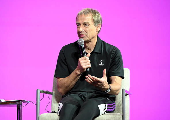 Fussball, Herren, Saison 2022 23, WM in Katar, Doha, Pressekonferenz der Technical Study Group der FIFA im Medienzentrum im Qatar National Convention Centre (QNCC), im Bild: Jürgen Klinsmann (FIFA Technical Study Group), 17.12. 2022, Copyright: xMatthiasxKochx